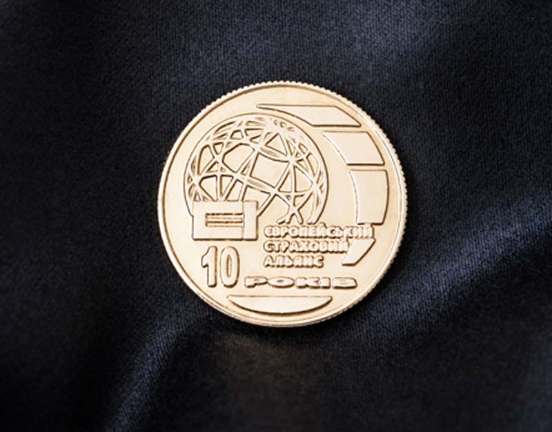 Монета в честь 10-ти летия компании